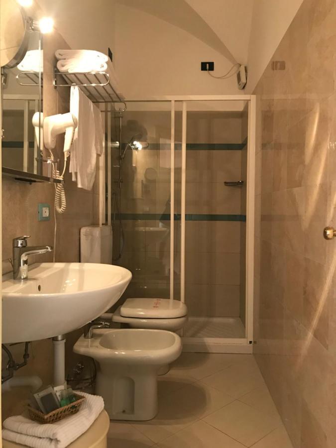 Hotel Miramare Imperia Kültér fotó