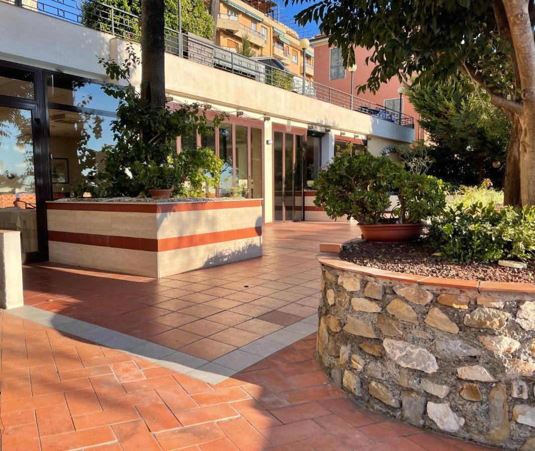 Hotel Miramare Imperia Kültér fotó