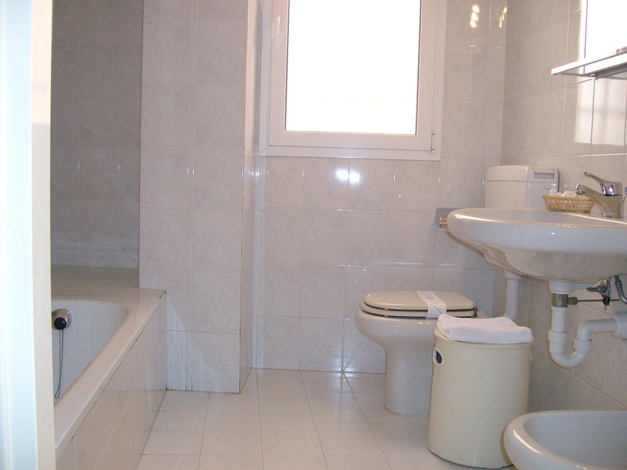 Hotel Miramare Imperia Szoba fotó