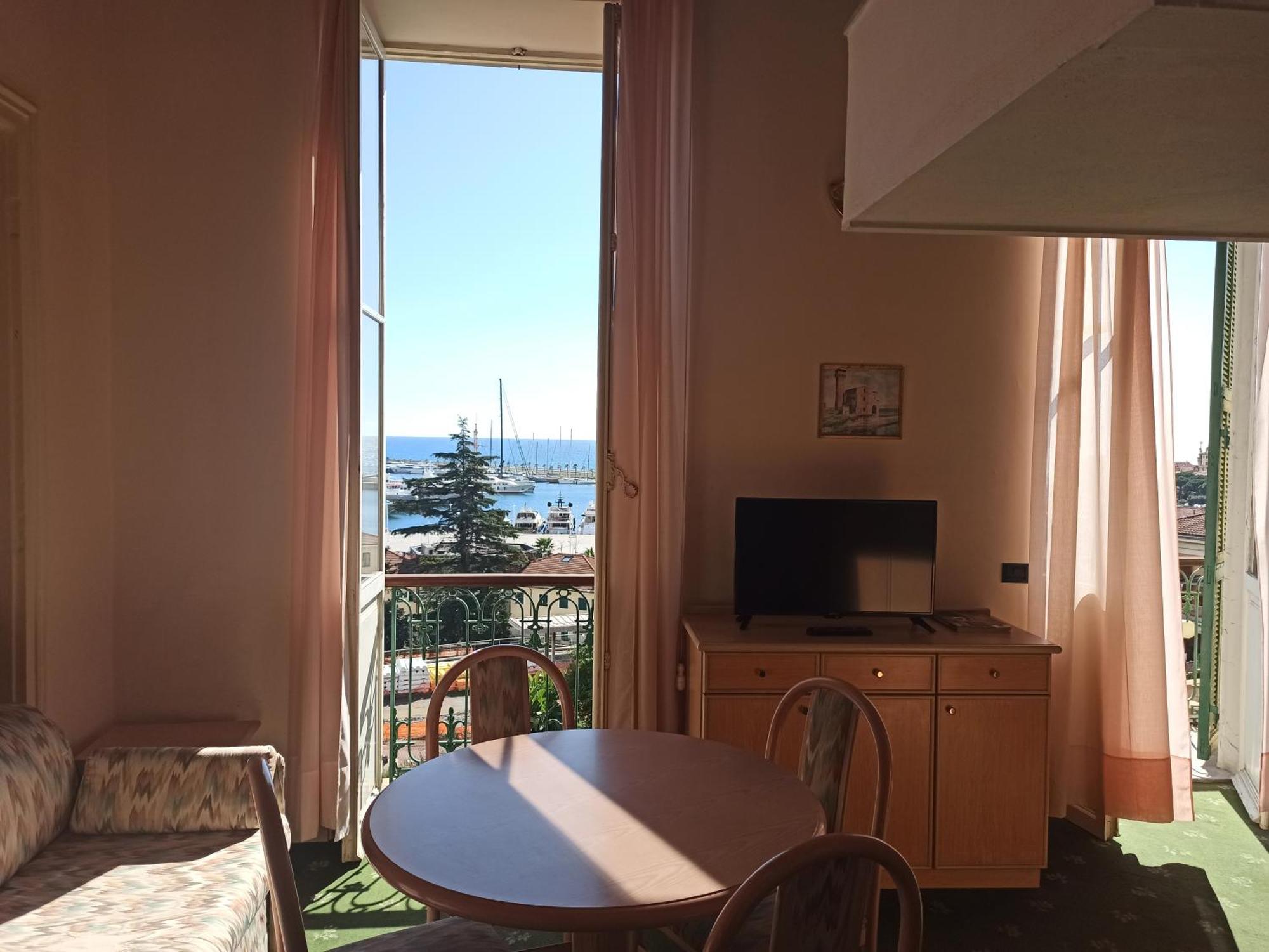Hotel Miramare Imperia Szoba fotó