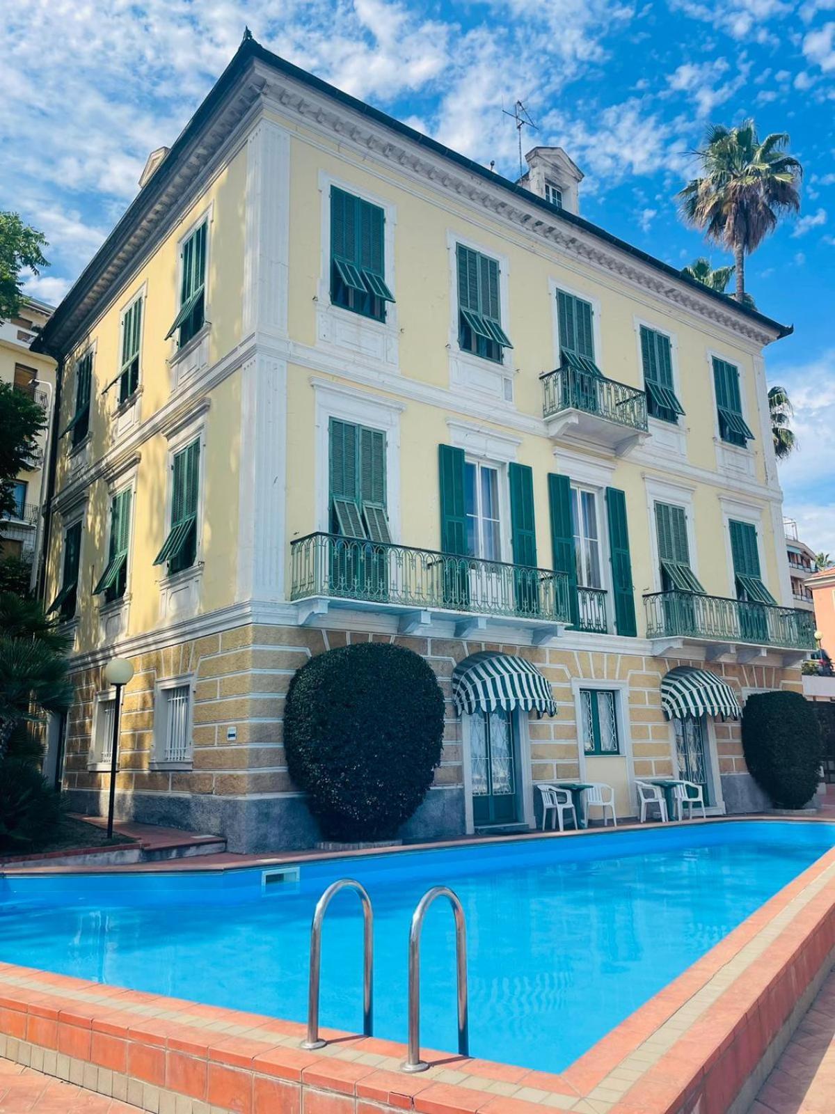 Hotel Miramare Imperia Kültér fotó