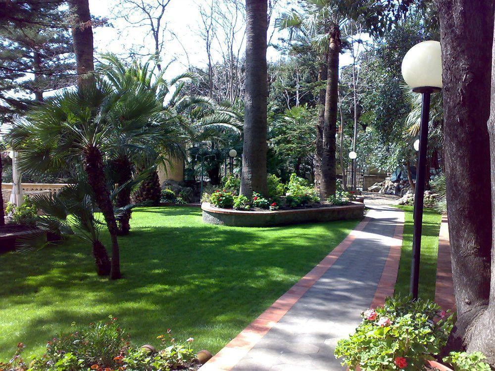 Hotel Miramare Imperia Kültér fotó
