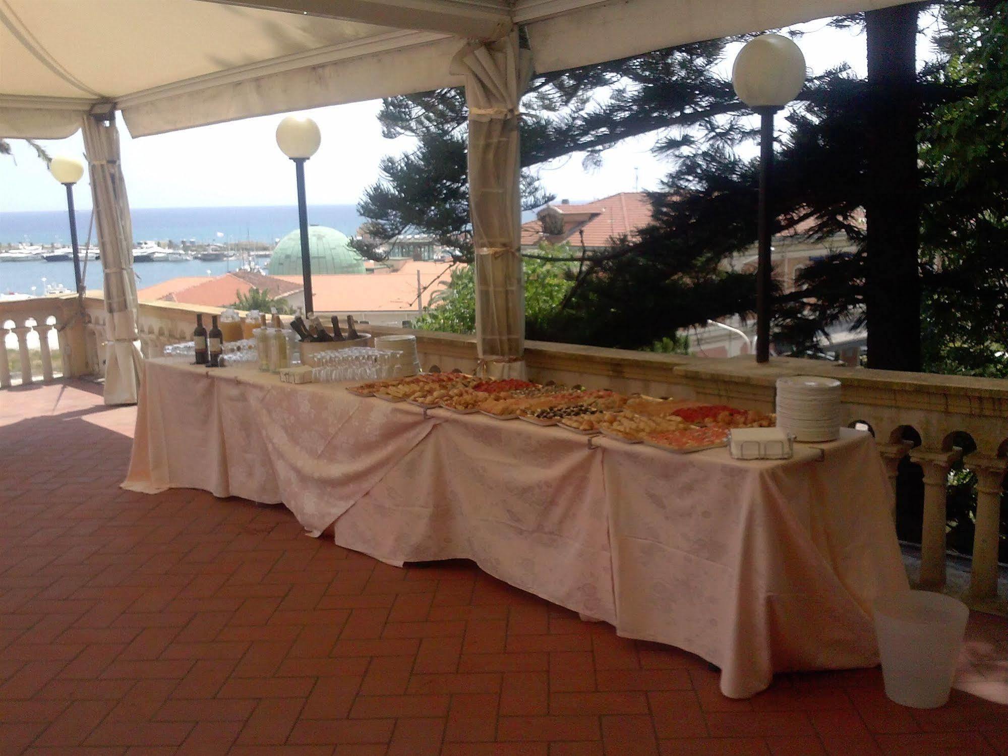 Hotel Miramare Imperia Kültér fotó
