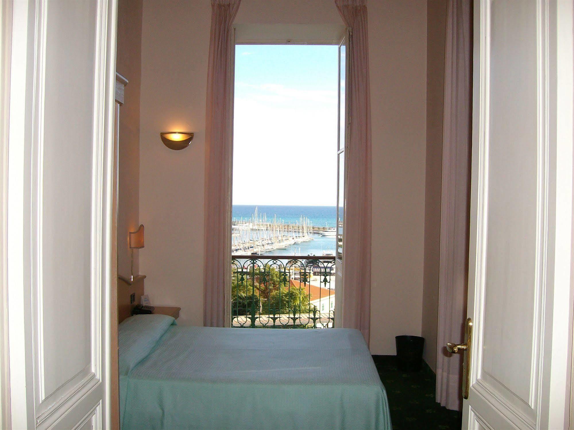 Hotel Miramare Imperia Kültér fotó