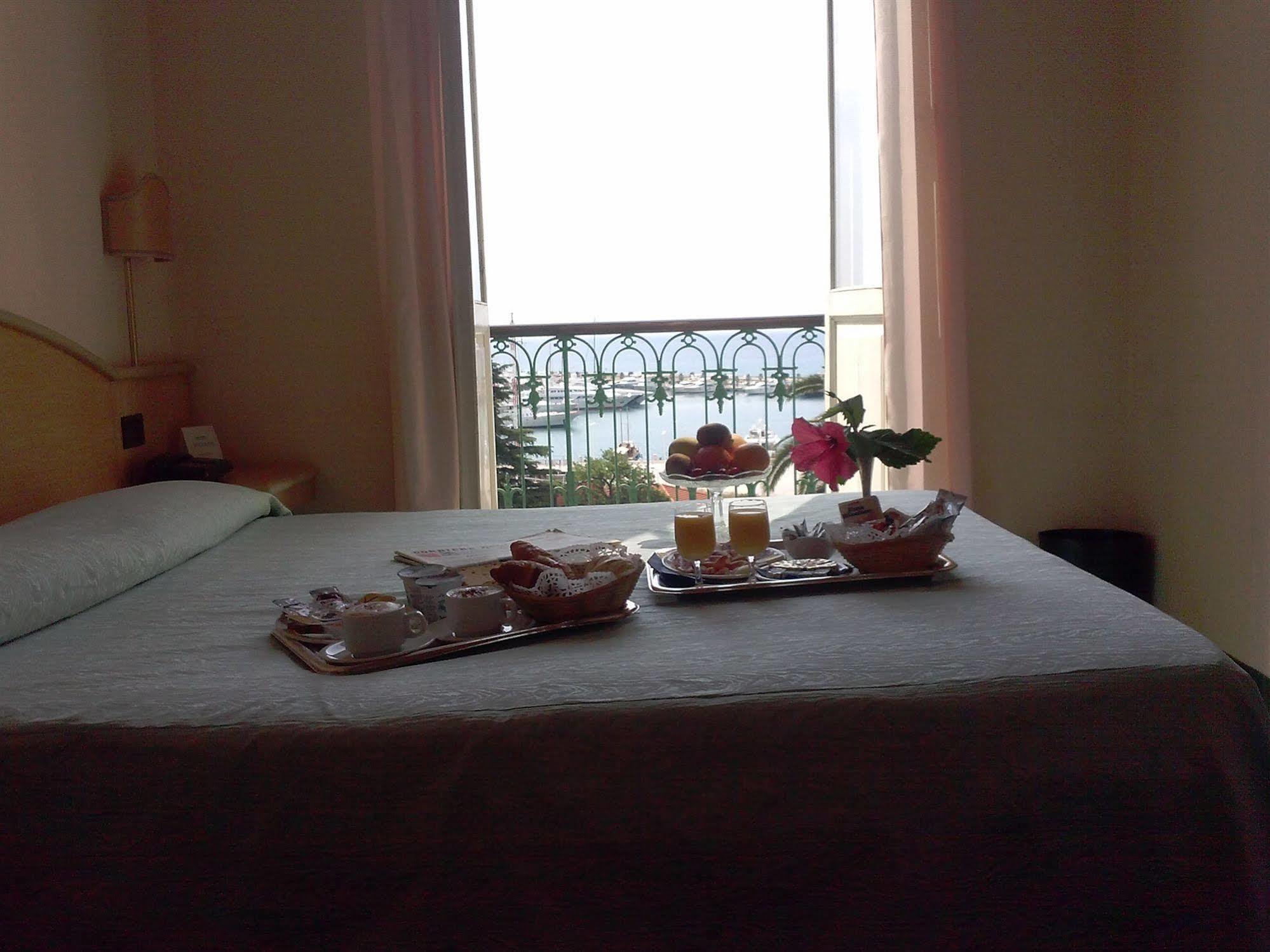 Hotel Miramare Imperia Kültér fotó