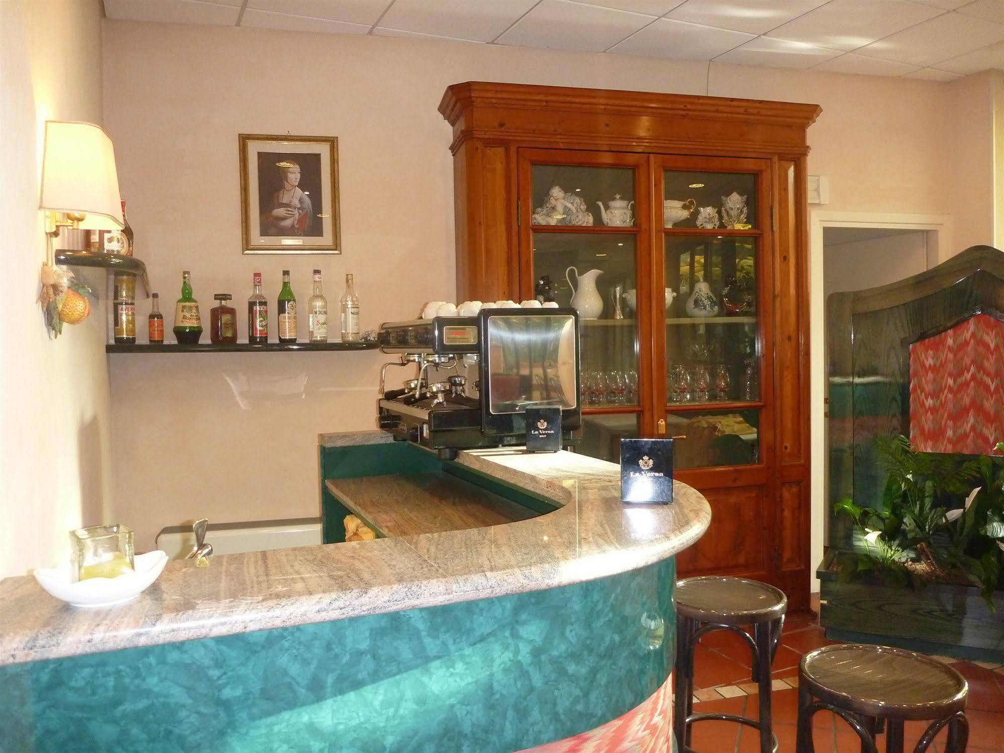 Hotel Miramare Imperia Kültér fotó