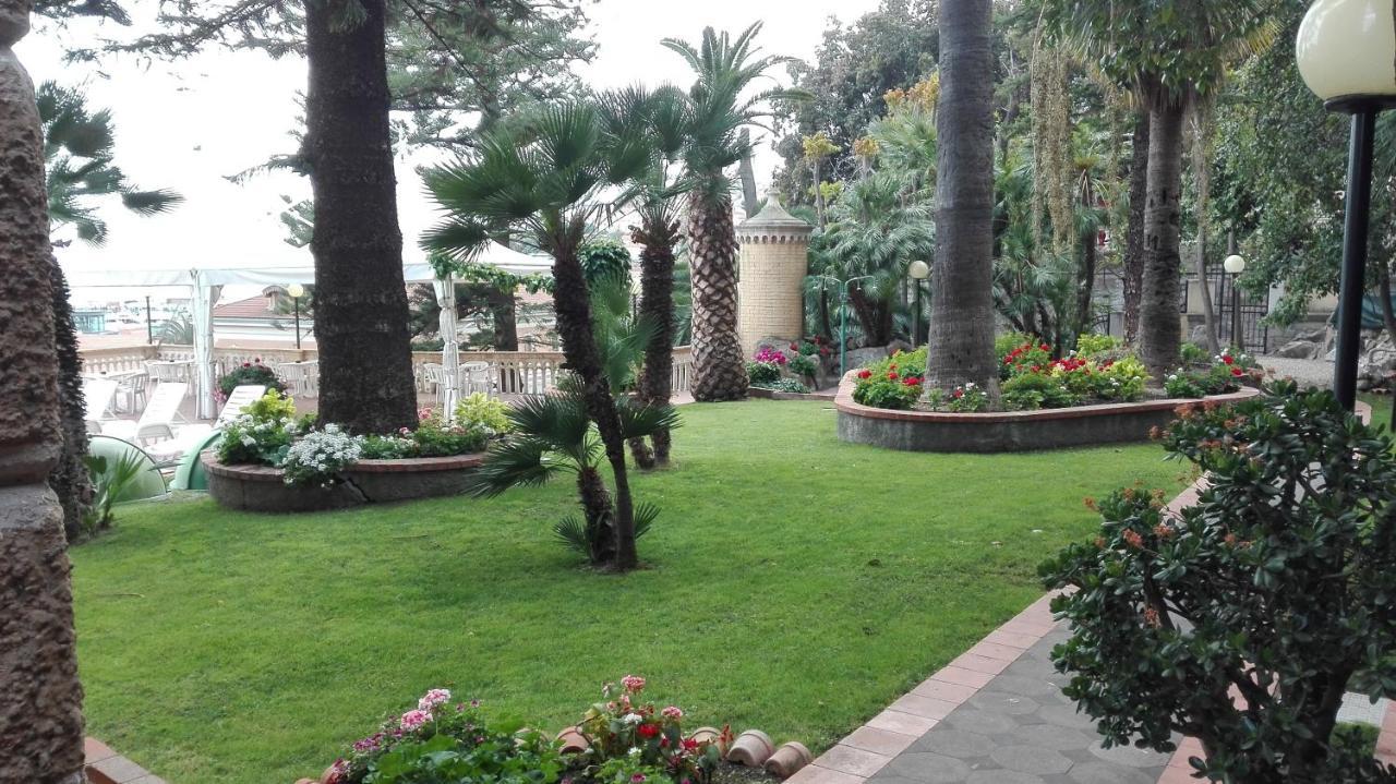 Hotel Miramare Imperia Kültér fotó