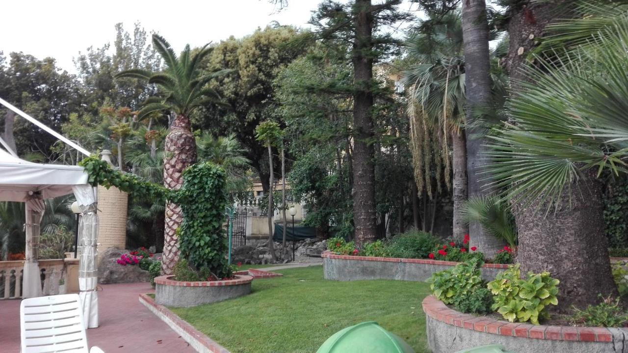Hotel Miramare Imperia Kültér fotó